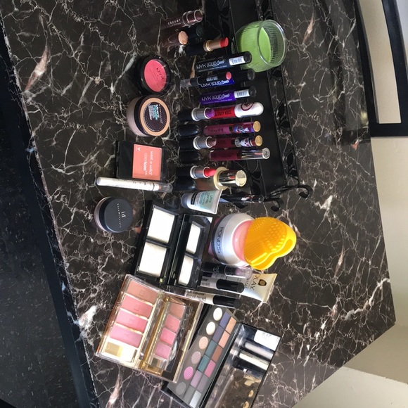 Makeup - Picture 1 of 6